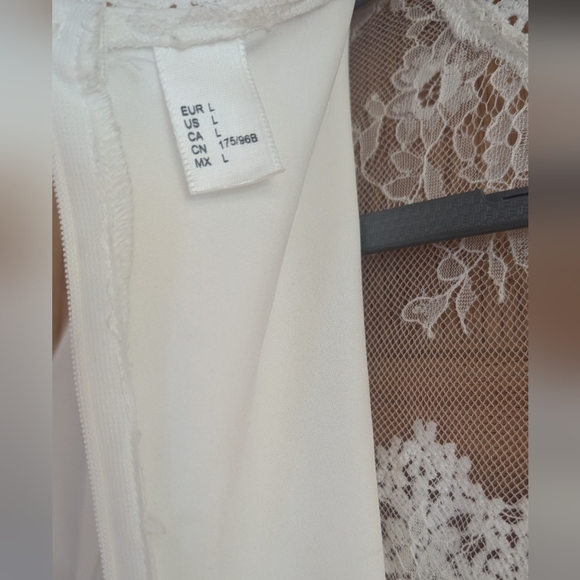 **3-for-15** Unknown Brand Flowy Blouse with Lace Detail - Picture 6 of 6